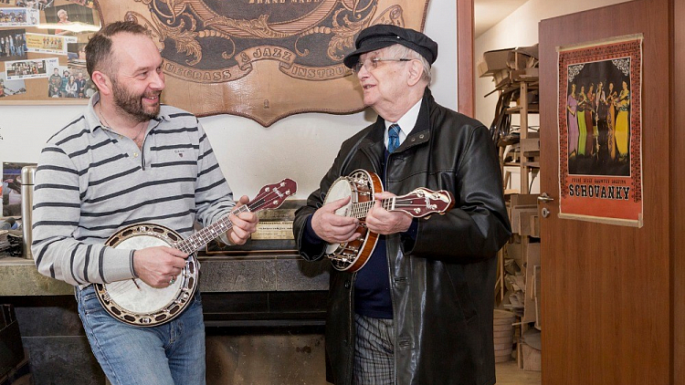 Modrej Beroun je od září zpátky v pivovaru. Přijďte na živou muziku i povídání o tom, jak vyrábějí špičkové hudební nástroje nejen pro bluegrass